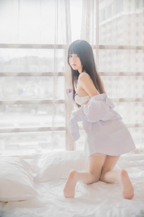 桜桃喵 白衬衫散发[49P409M]