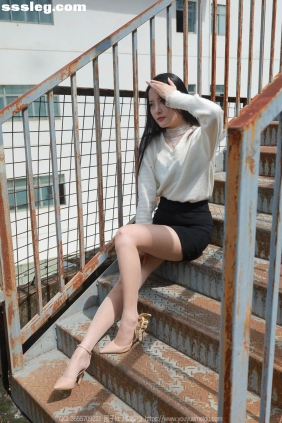 [IESS异思趣向] 丝享家1991 婉萍 酒杯美腿