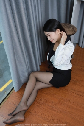 [IESS异思趣向] 丝享家1840 小婕 黑白职业装(下)